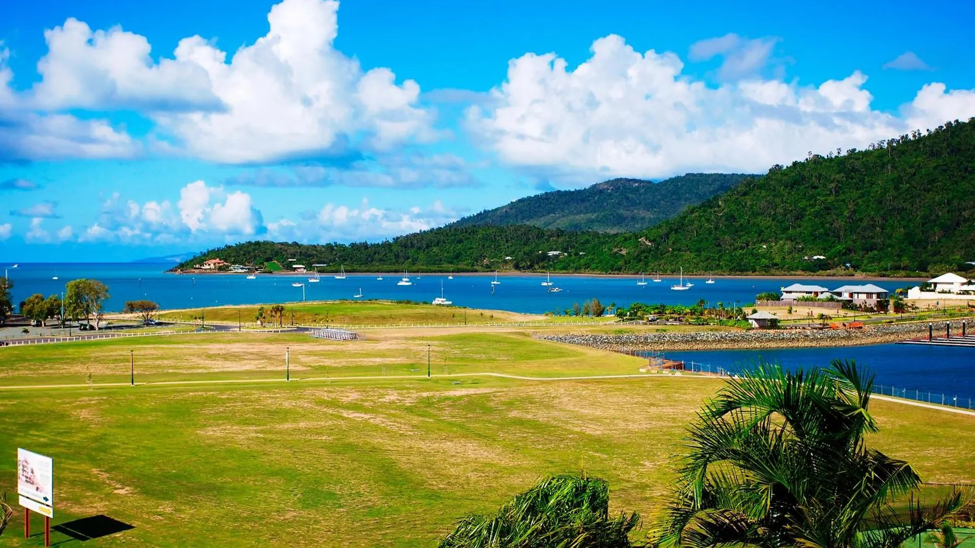 Portside Whitsunday Luxury Holiday Apartments Airlie Beach Australien